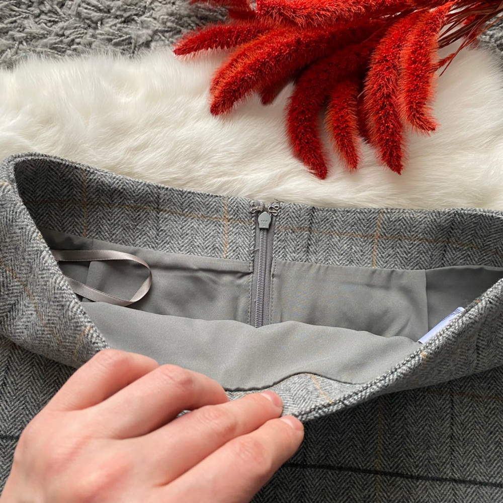 Uniqlo WOOL BLEND MINI SKIRT - Picture 4 of 9
